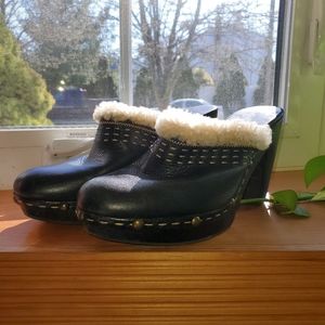 Nine West Black and Cream Mules